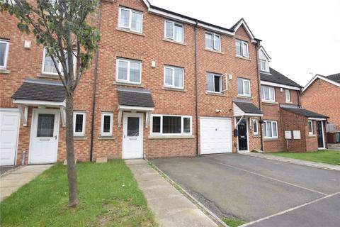 4 bedroom terraced house to rent, Pavilion Gardens, Farsley, Pudsey, West Yorkshire