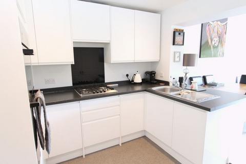 2 bedroom semi-detached house to rent, Lammas Close, Godalming GU7