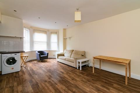 2 bedroom flat to rent, Livingston Ave, aigburth, liverpool L17