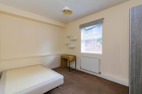 2 bedroom flat to rent, Livingston Ave, aigburth, liverpool L17