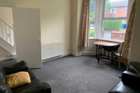 3 bedroom semi-detached house to rent, Yew Tree Road, Withington