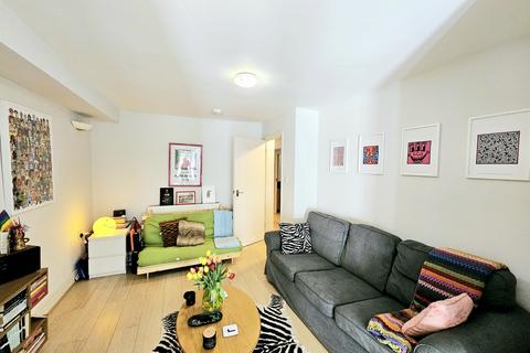 3 bedroom flat to rent, Holloway Road, Archway, N19