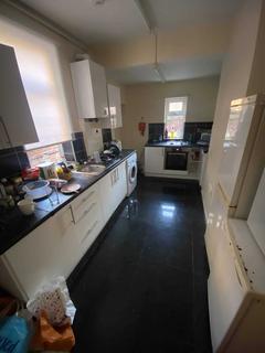 4 bedroom terraced house to rent, Carill Drive, Fallowfield