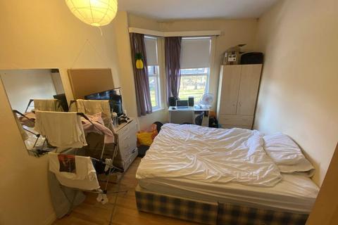 4 bedroom terraced house to rent, Carill Drive, Fallowfield