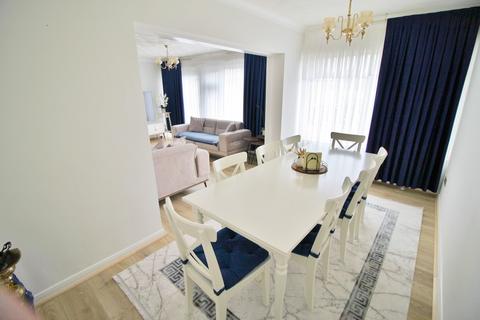 undefined, Maypole Drive, Chigwell IG7