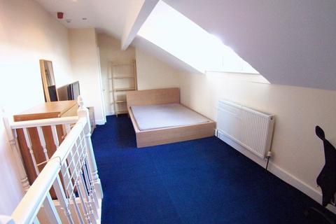 3 bedroom terraced house to rent, Argie Road, Leeds