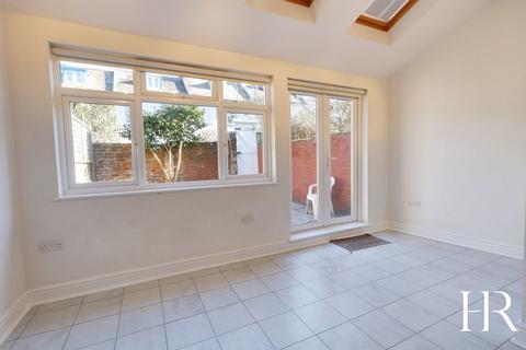 3 bedroom terraced house to rent, Toronto Road, Exeter