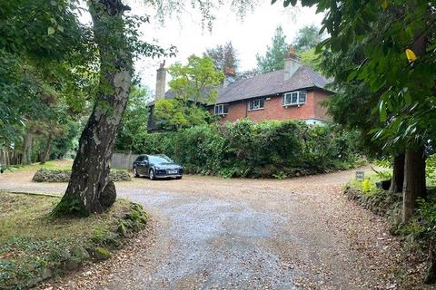 4 bedroom detached house to rent, Brassey Road, Oxted, Surrey, RH8