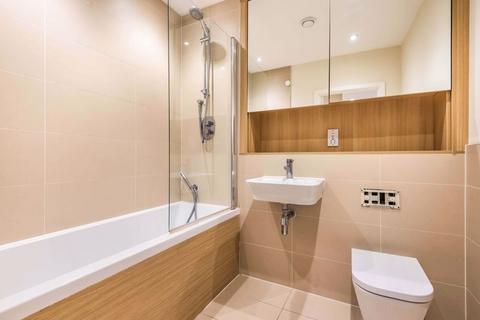 3 bedroom apartment to rent, Peartree Way, London SE10