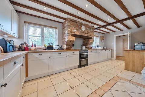 4 bedroom detached house to rent, Old Burford Road,  Bledington,  OX7