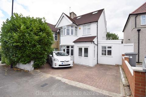 4 bedroom semi-detached house to rent, Wakemans Hill Ave, Colindale