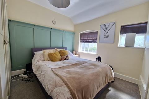 2 bedroom cottage to rent, Church View, Rugeley, WS15 1DZ