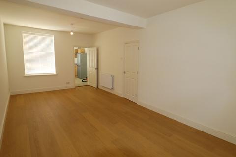 3 bedroom terraced house to rent, Lutterworth Road, Northampton NN1