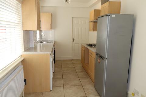 3 bedroom terraced house to rent, Lutterworth Road, Northampton NN1