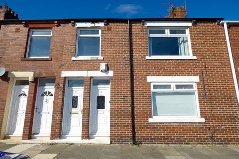 3 bedroom flat to rent, Red House Road, Hebburn