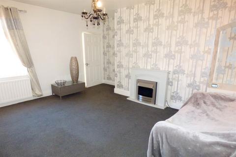 3 bedroom flat to rent, Red House Road, Hebburn