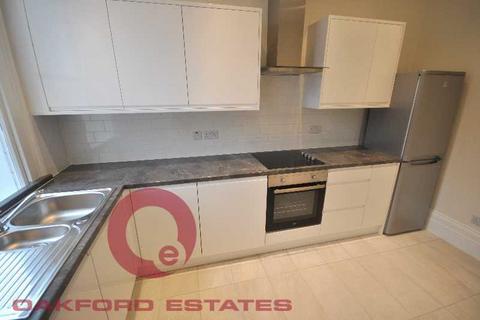 4 bedroom flat to rent, Finchley Road, St Johns Wood, London NW8
