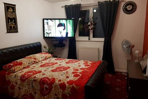 4 bedroom terraced house to rent, Walmer Street, Manchester M14