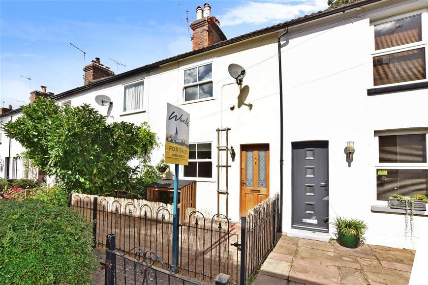 Bow Terrace, Wateringbury, Maidstone, Kent 2 bed terraced house £240,000