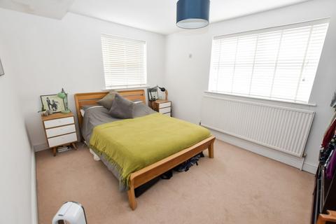 2 bedroom flat to rent, Ellesmere Road, Altrincham, Greater Manchester, WA14