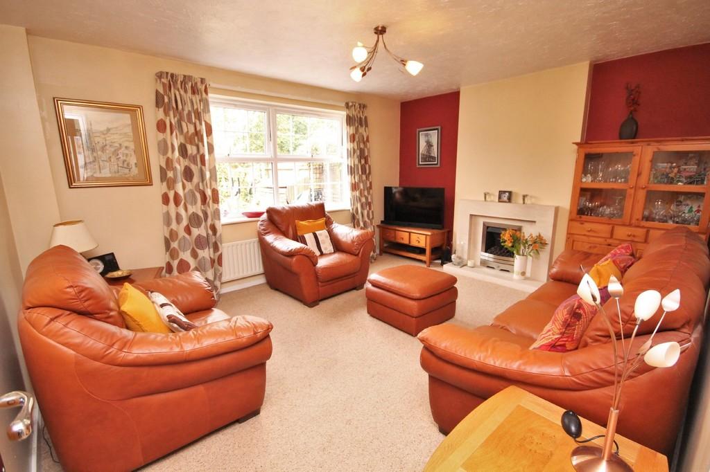 Tewkesbury Drive, Bedworth 4 bed detached house £280,000