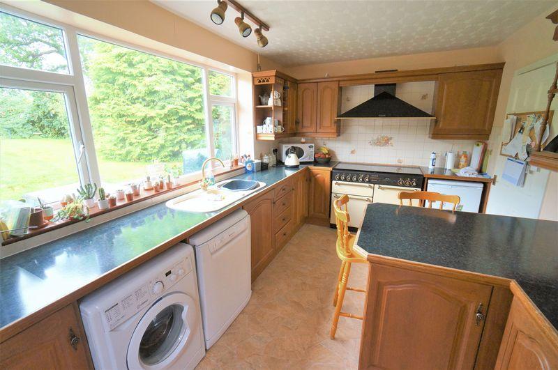 Gerard Road, Alcester 4 bed detached house £425,000