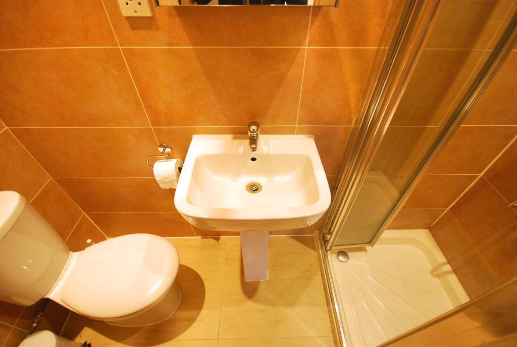 Shower &amp; W/C