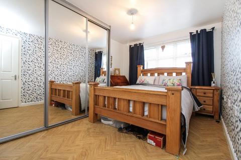 3 bedroom flat for sale - Bishopbourne Court, Preston Grange, North Shields