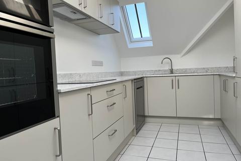 3 bedroom flat to rent, Lansdowne Road, Bournemouth BH1