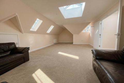 3 bedroom flat to rent, Lansdowne Road, Bournemouth BH1