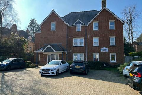 3 bedroom flat to rent, Lansdowne Road, Bournemouth BH1