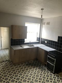 2 bedroom terraced house to rent, Oak Avenue, Balsall Heath, Birminghsm, B12 8QT