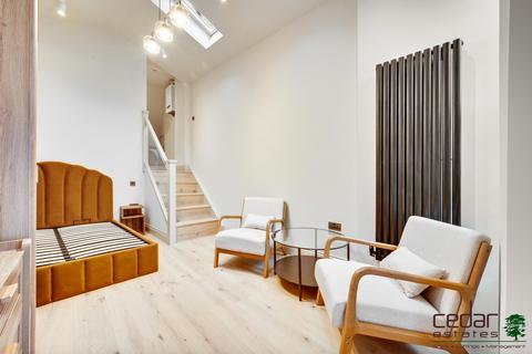 Studio to rent, Heath Street, Hampstead NW3