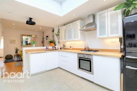 3 bedroom terraced house to rent, Wellington Road, Forest Gate, E7