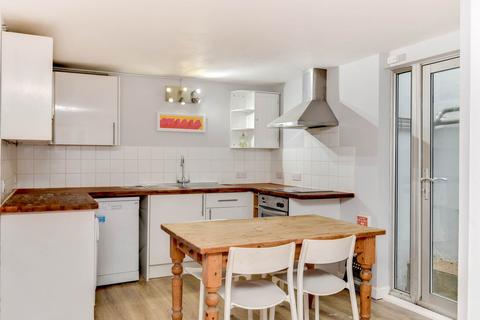 2 bedroom house to rent, St James Gardens, Brighton