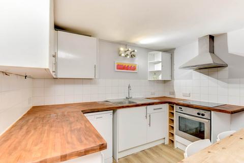 2 bedroom house to rent, St James Gardens, Brighton