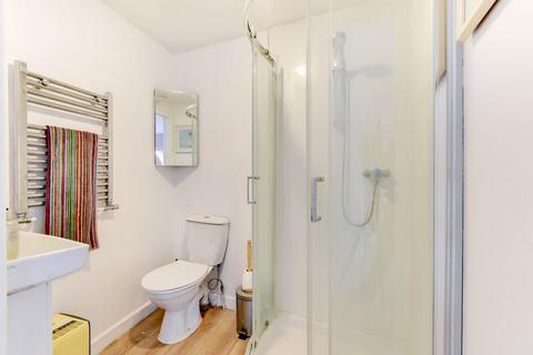 2 bedroom house to rent, St James Gardens, Brighton