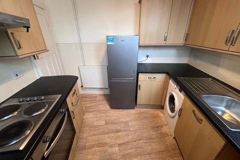 3 bedroom flat to rent, 1B Dillwyn Road Sketty Swansea