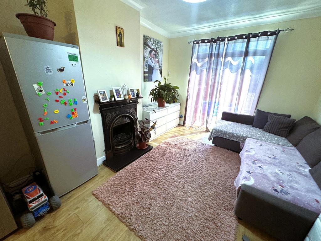 House in Dagenham - View 3