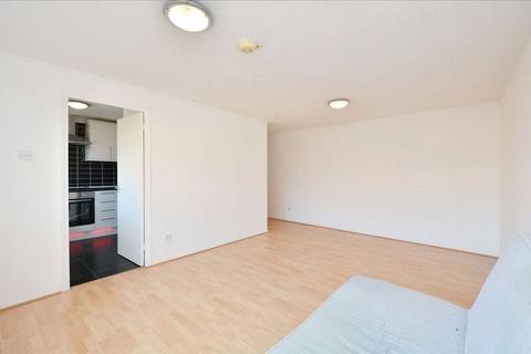 Studio to rent, Telegraph Place, Isle of Dogs, London, E14