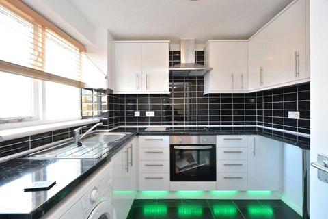 Studio to rent, Telegraph Place, Isle of Dogs, London, E14