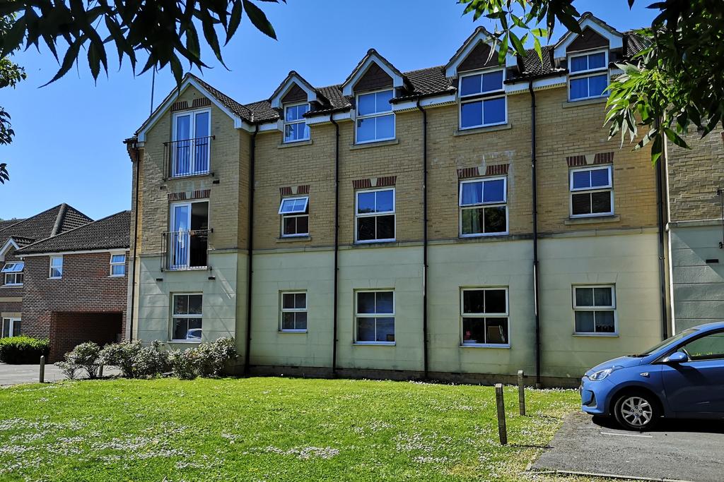 SUNLIGHT GARDENS, FAREHAM 2 bed apartment £157,000