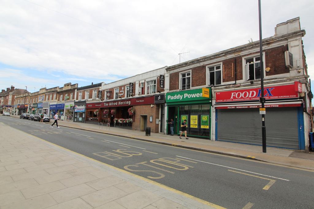 Green Lanes, Palmers Green, London, N13 Property to rent £1,666 pcm