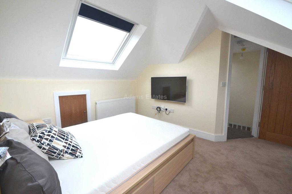 Room 8, Church Road, Reading