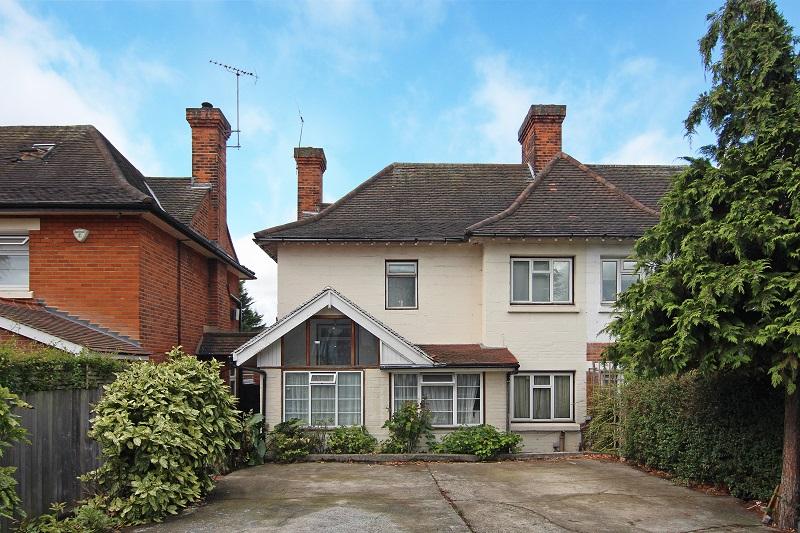 Old Oak Road, Acton, London, W3 5 bed house £850,000