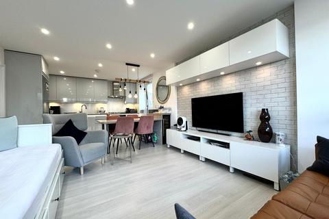 2 bedroom apartment to rent, Bow-Sprit Point, Westferry Road, London E14