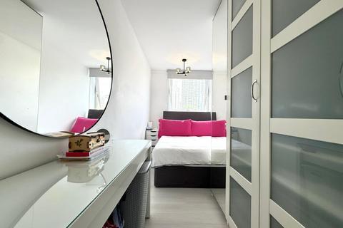 2 bedroom apartment to rent, Bow-Sprit Point, Westferry Road, London E14