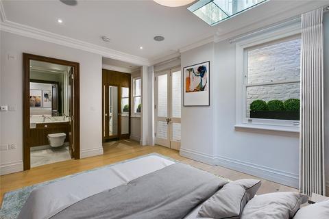 3 bedroom flat to rent, Cornwall Gardens, South Kensington, London