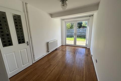 3 bedroom semi-detached house to rent, The Elms, Milton Keynes MK3