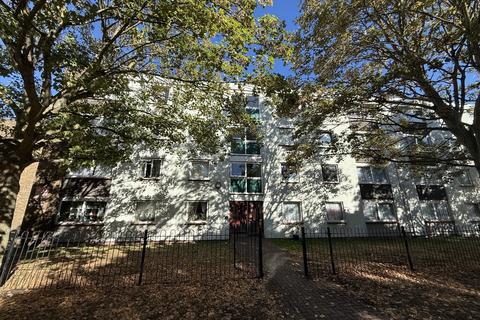 3 bedroom flat to rent, Convent Way, Southall